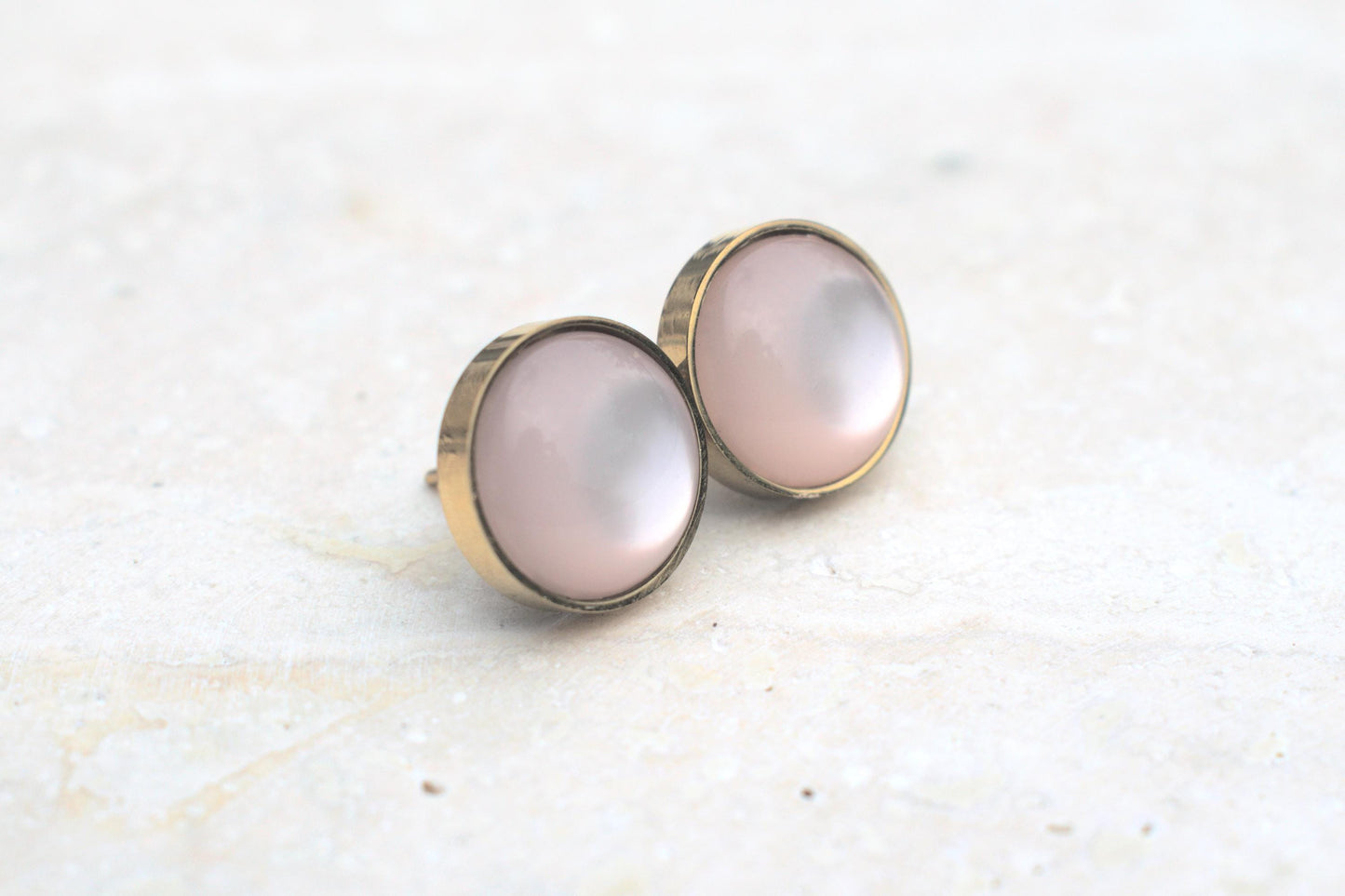 Goldene Kette mit rosa Cabochon, Goldschuck Damen, minimalistischer Schmuck