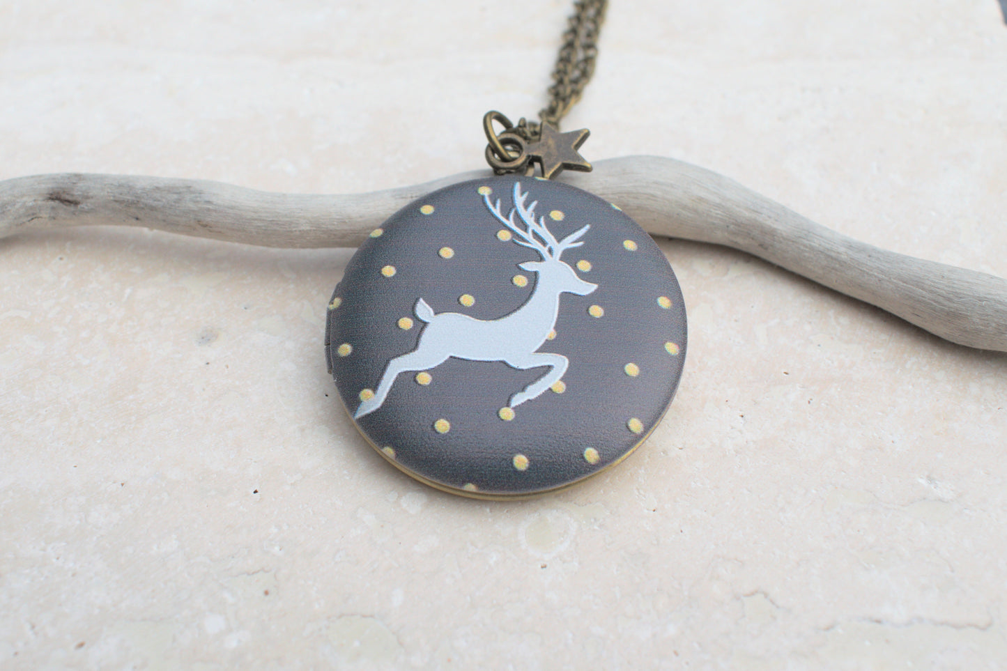 Bronzene Kette mit Photo Medaillon und dem weihnachtlichem Motiv Hirsch