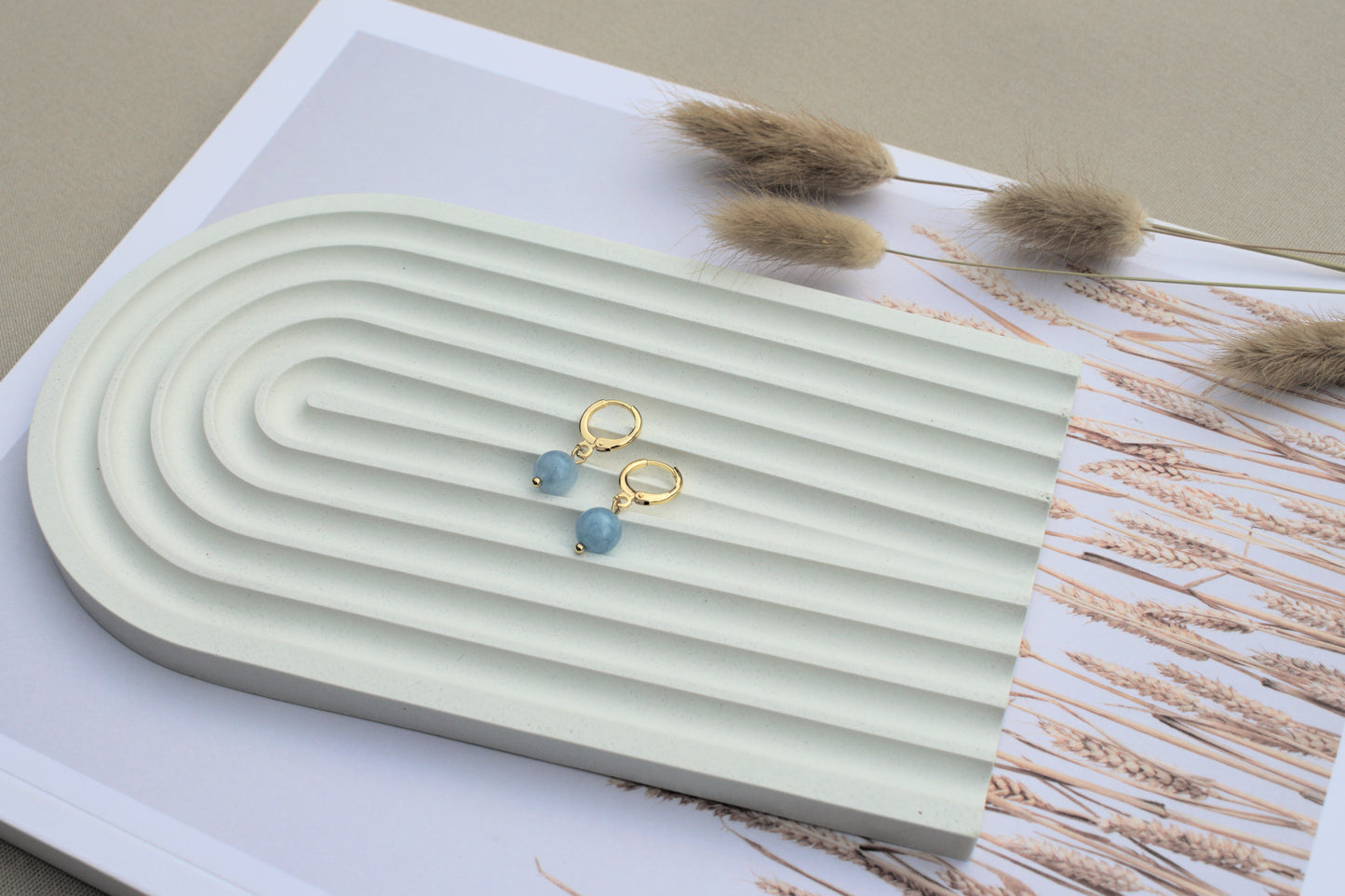 Regenbogen Tablett bzw. Schmuckschale aus weißem Beton in skandinavischen Design