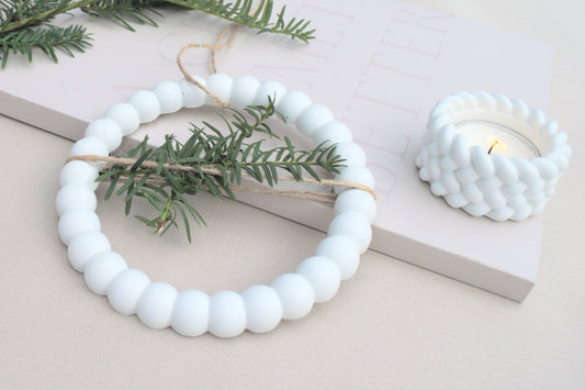 Kleiner Dekoring aus weißem Beton mit braunen Schnüren, Türdeko, Wanddeko