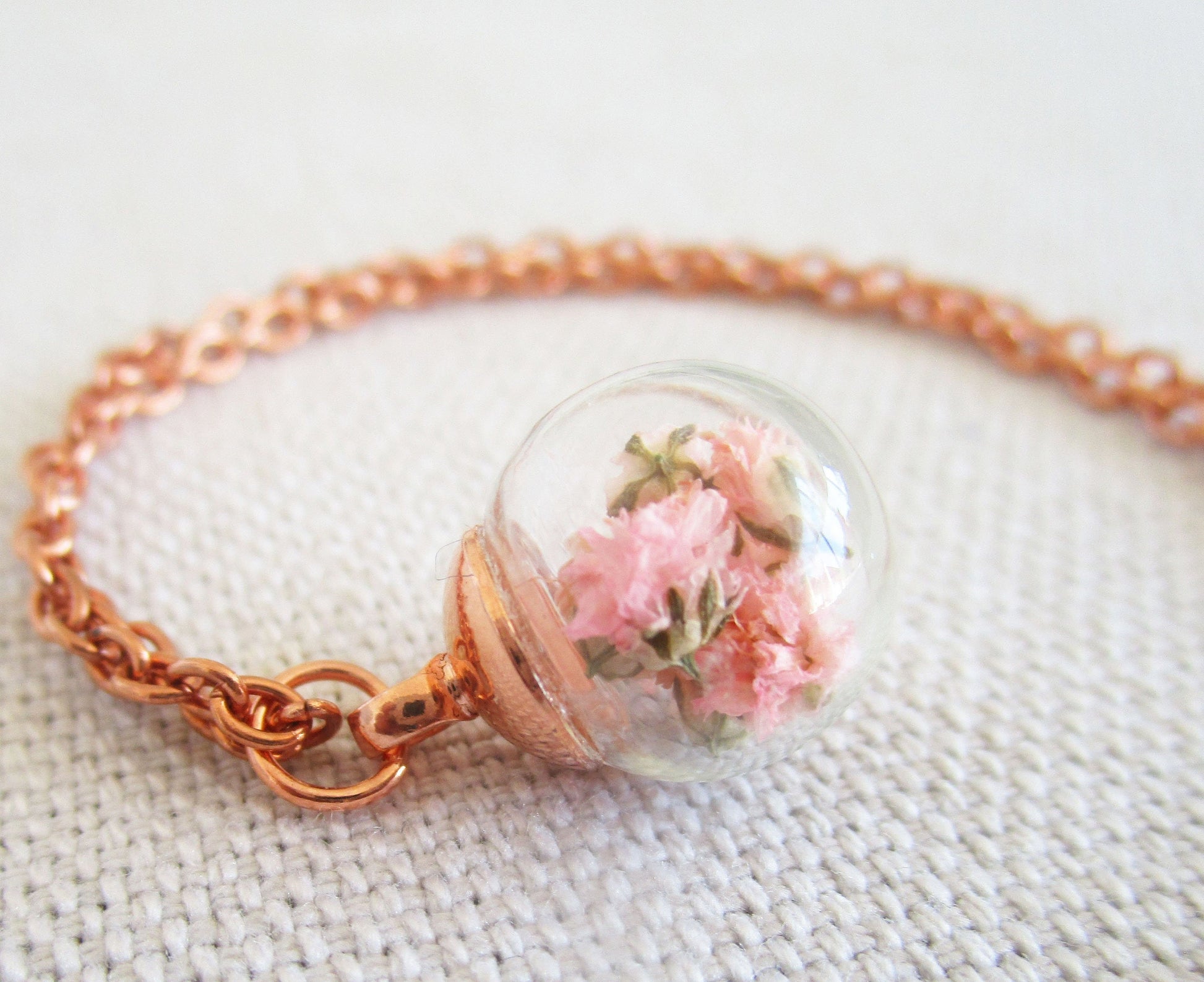 Rose goldene Halskette mit rosa Blüten, Blütenschmuck, Schmuck aus der Natur, Hochzeit