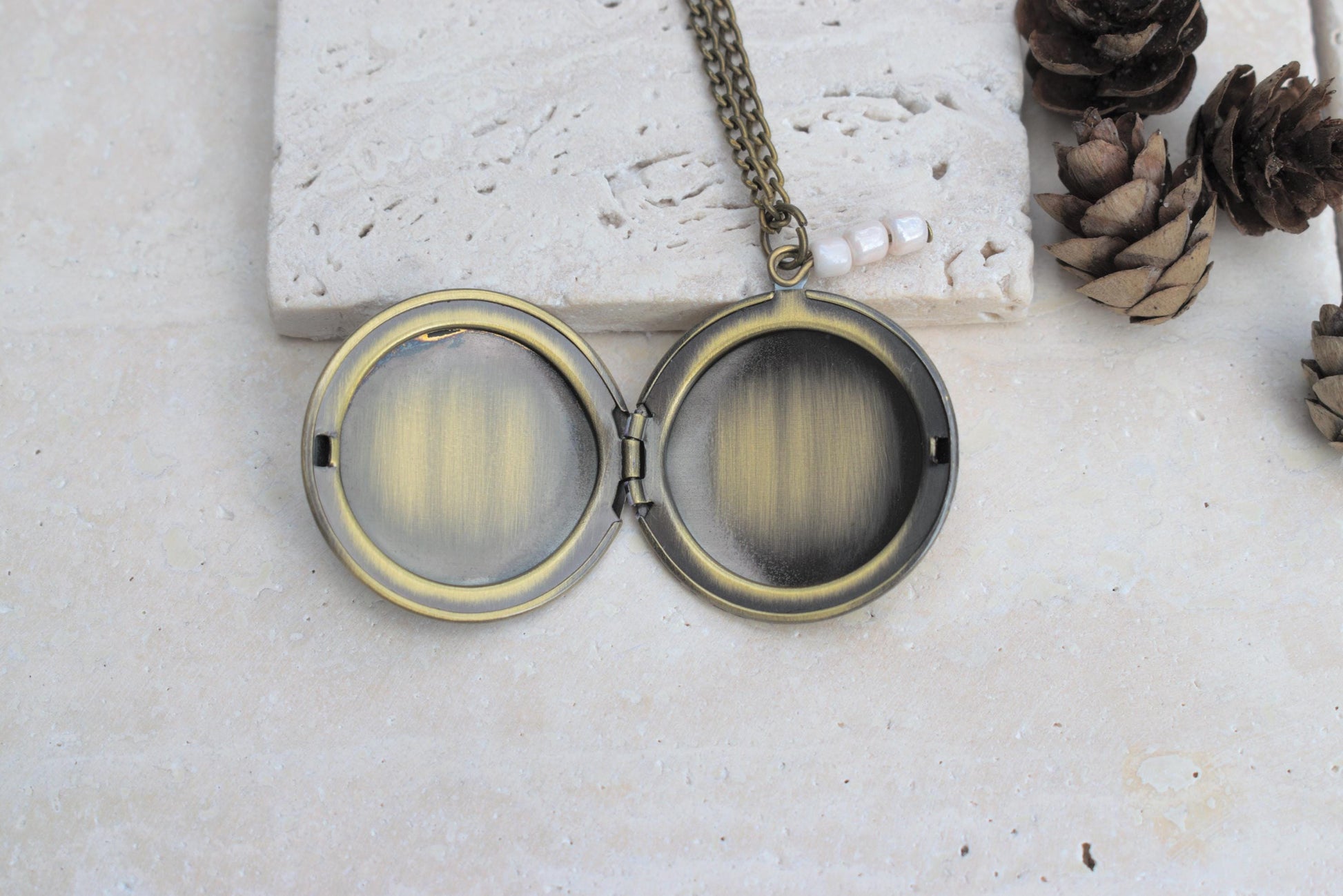 Kette mit Fotomedaillon, Kette mit geomatrischem Muster, Photomedaillon, Geschenk für Freundin