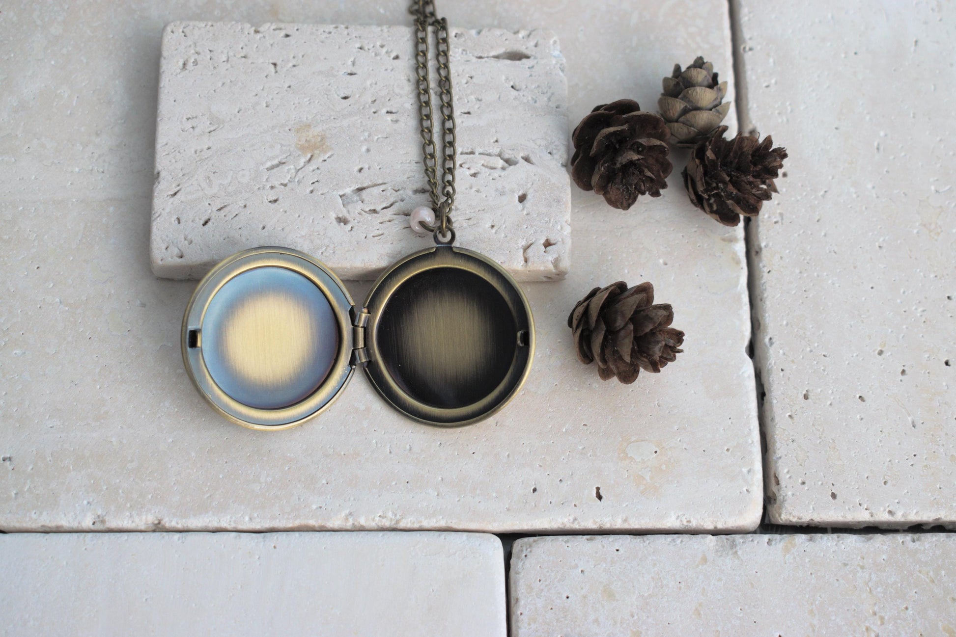 Photo Medaillon bronze, Medaillon Love, Fhotomedaillon, Medaillon für Photo mit rosa Perle