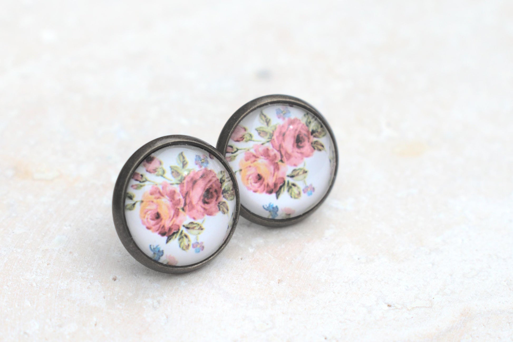 Ohrstecker mit Cabochons, Ohrstecker mit Blüten, vintage Ohrstecker, Geschenk für Sie