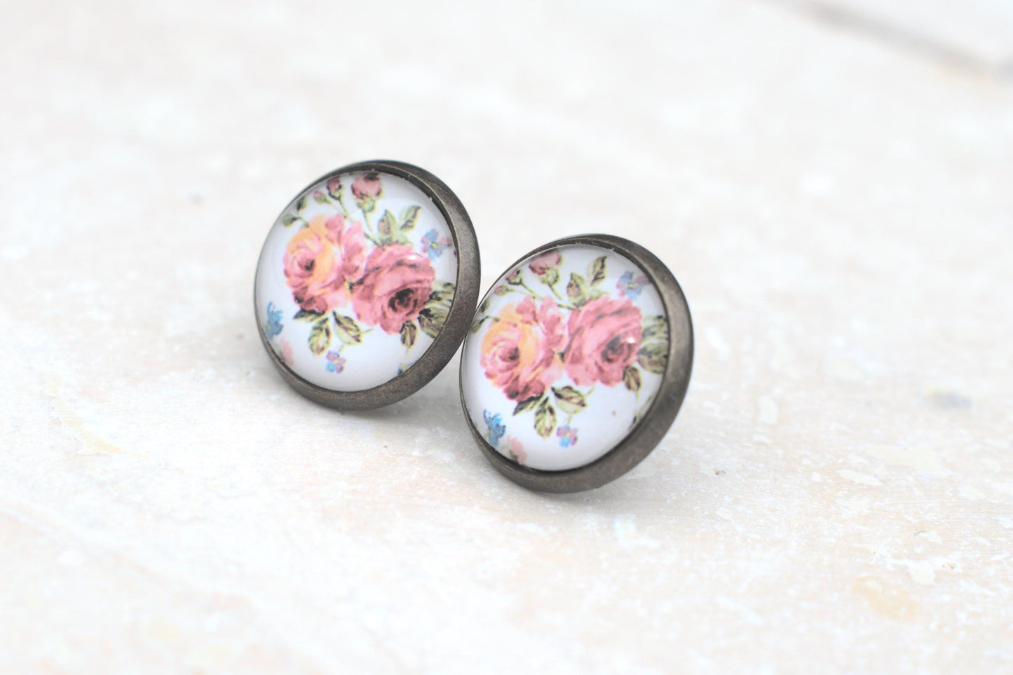 Ohrstecker mit Cabochons, Ohrstecker mit Blüten, vintage Ohrstecker, Geschenk für Sie