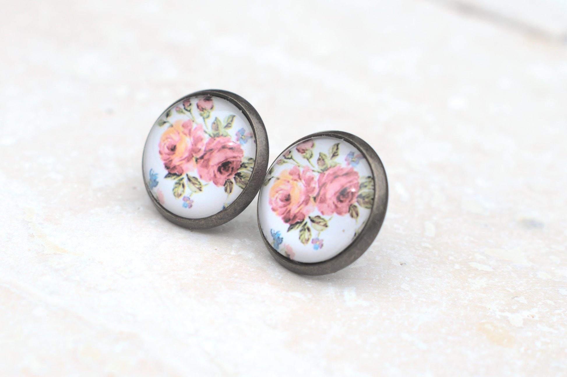 Ohrstecker mit Cabochons, Ohrstecker mit Blüten, vintage Ohrstecker, Geschenk für Sie