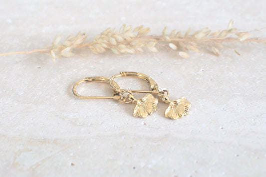 Ginkgko Ohrringe, goldene Damen Ohrringe, Blumen Ohrringe, Natur Ohrringe, Ginkgo Ohrringe hängend