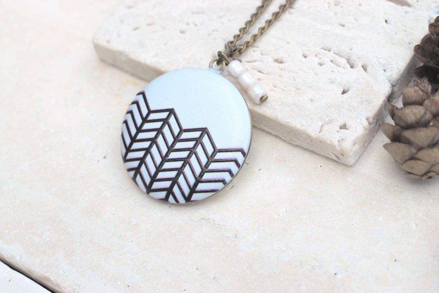 Kette mit Fotomedaillon, Kette mit geomatrischem Muster, Photomedaillon, Geschenk für Freundin