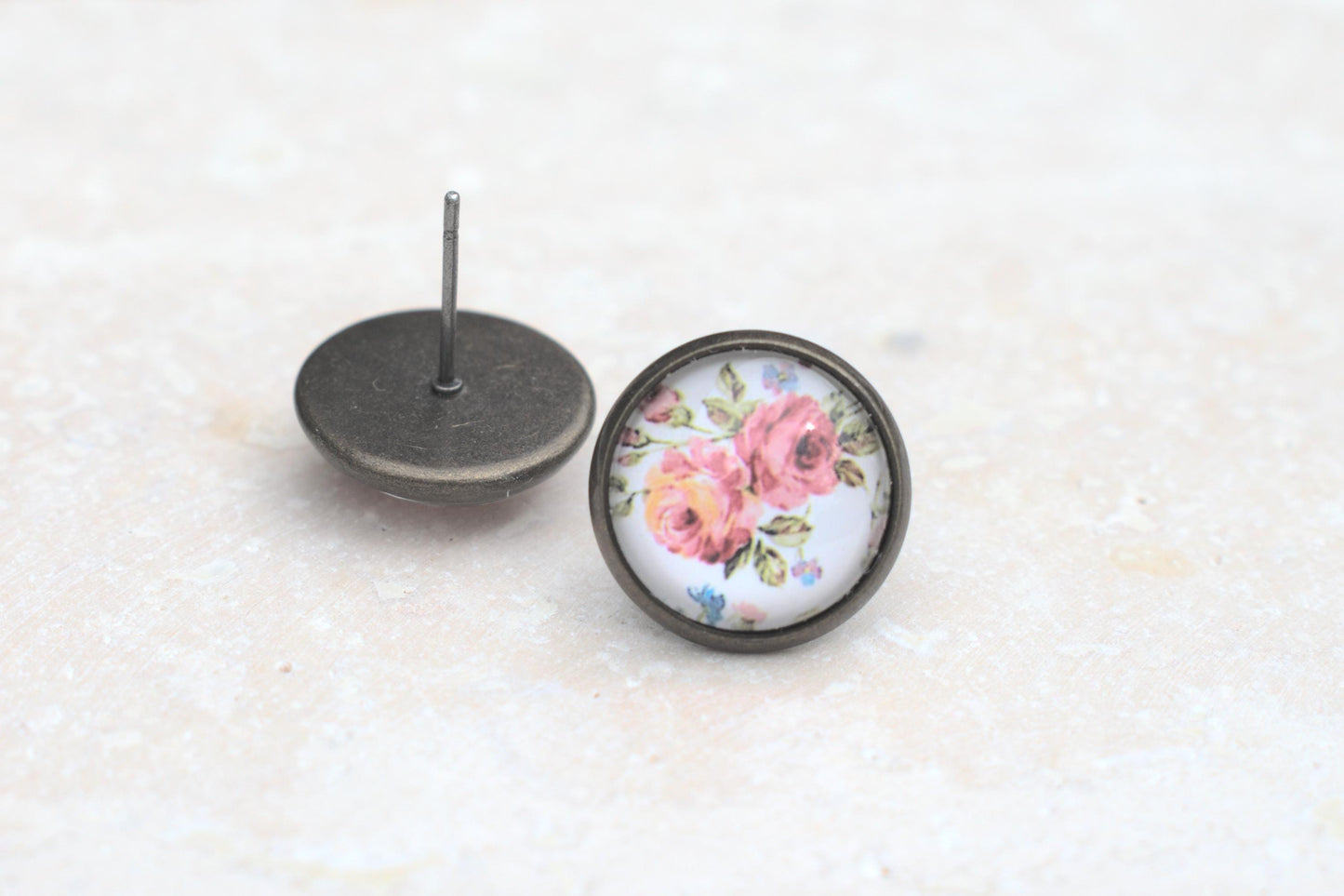 Ohrstecker mit Cabochons, Ohrstecker mit Blüten, vintage Ohrstecker, Geschenk für Sie