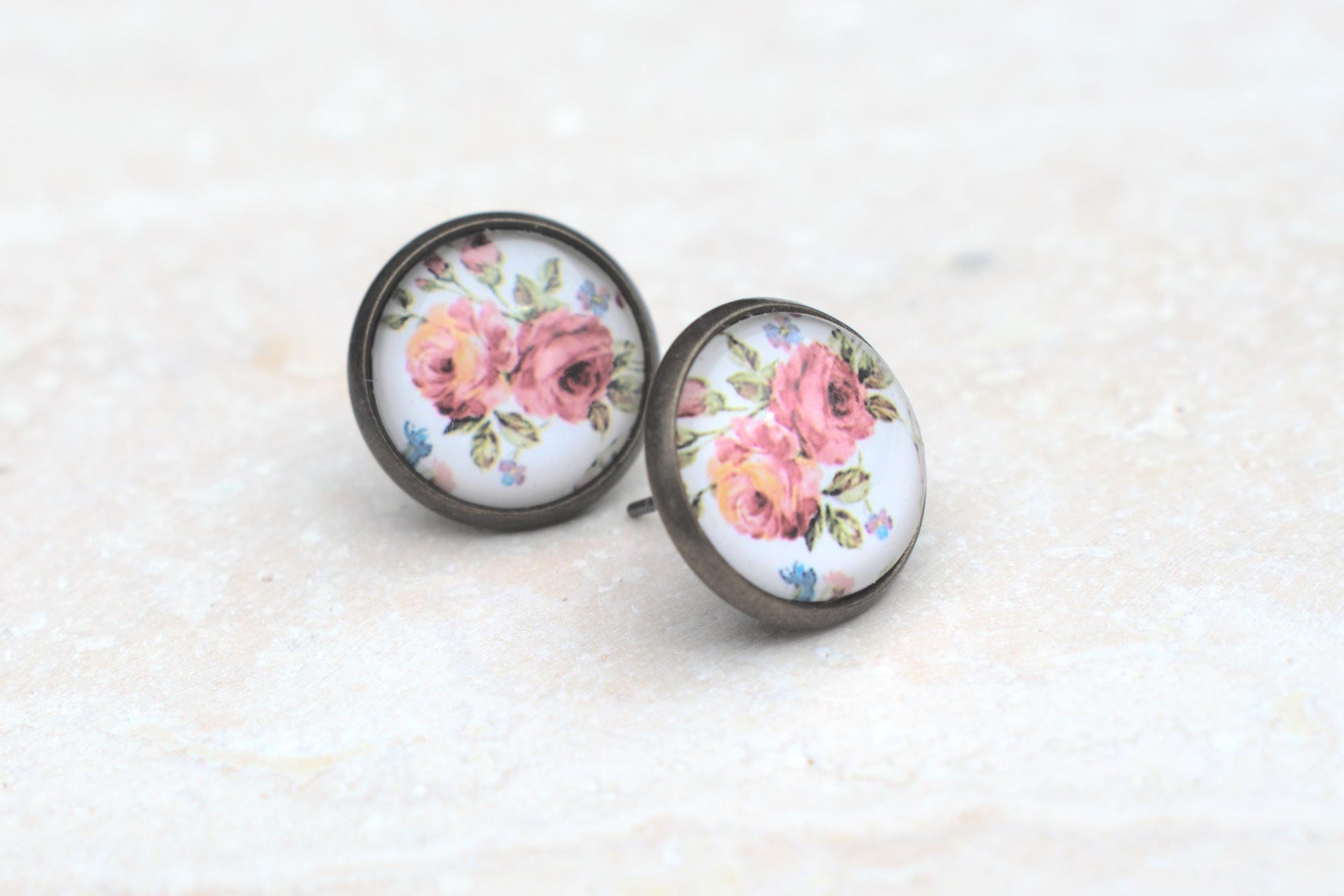 Ohrstecker mit Cabochons, Ohrstecker mit Blüten, vintage Ohrstecker, Geschenk für Sie