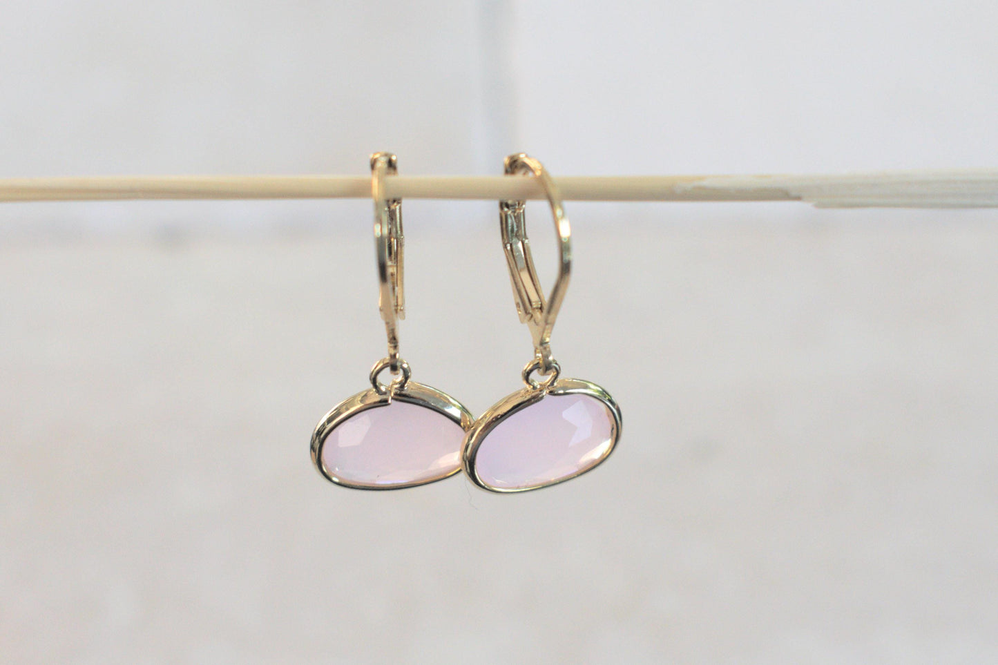 Rosa goldene Ohrringe, Hochzeitsschmuck, minimalistische Ohrringe, Ohrringe gold Damen, Ohrringe gold hängend