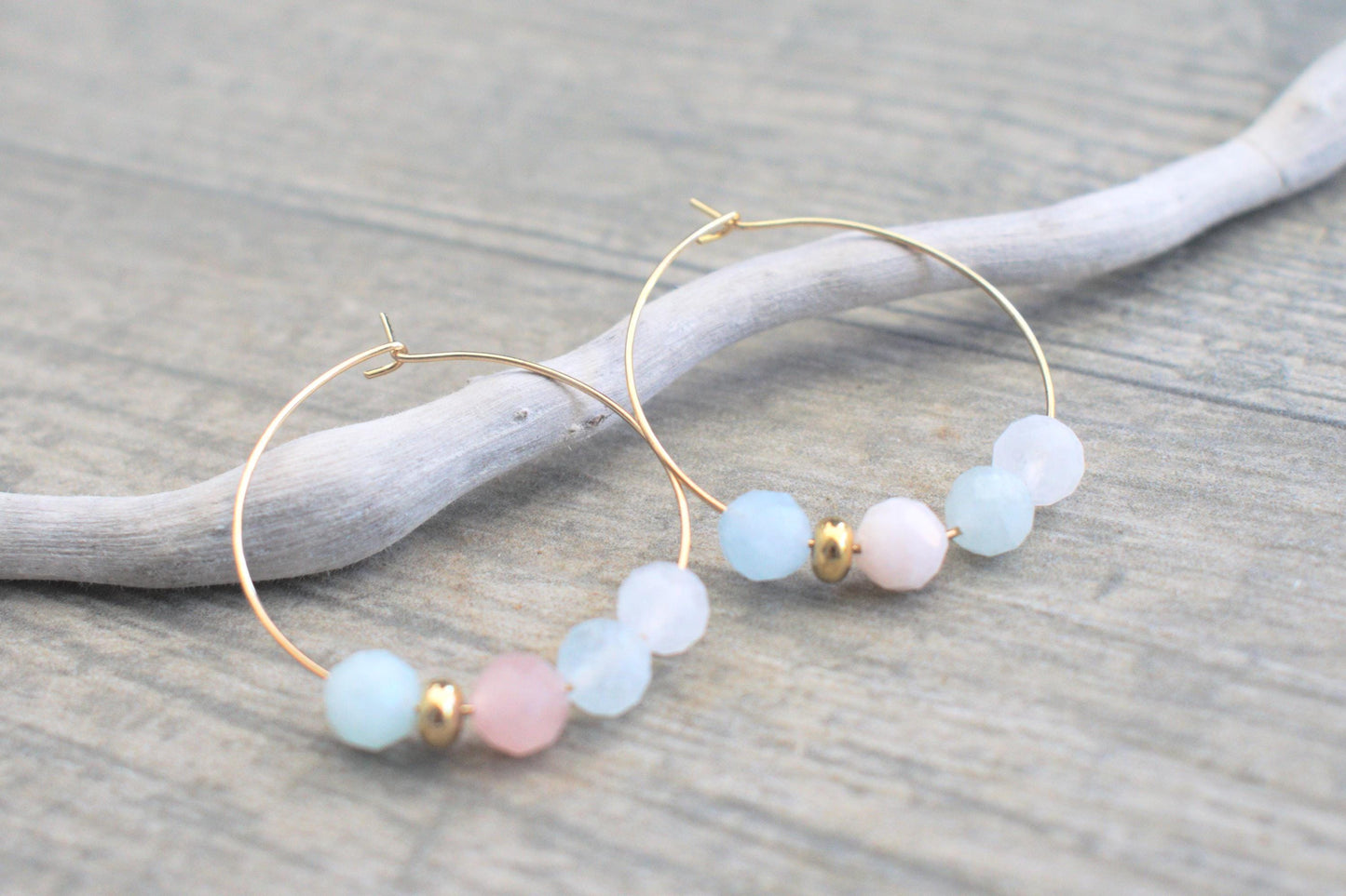 Creolen mit Morganit Perlen, Edelstein Creolen, hängende Ohrringe mit Edelstein