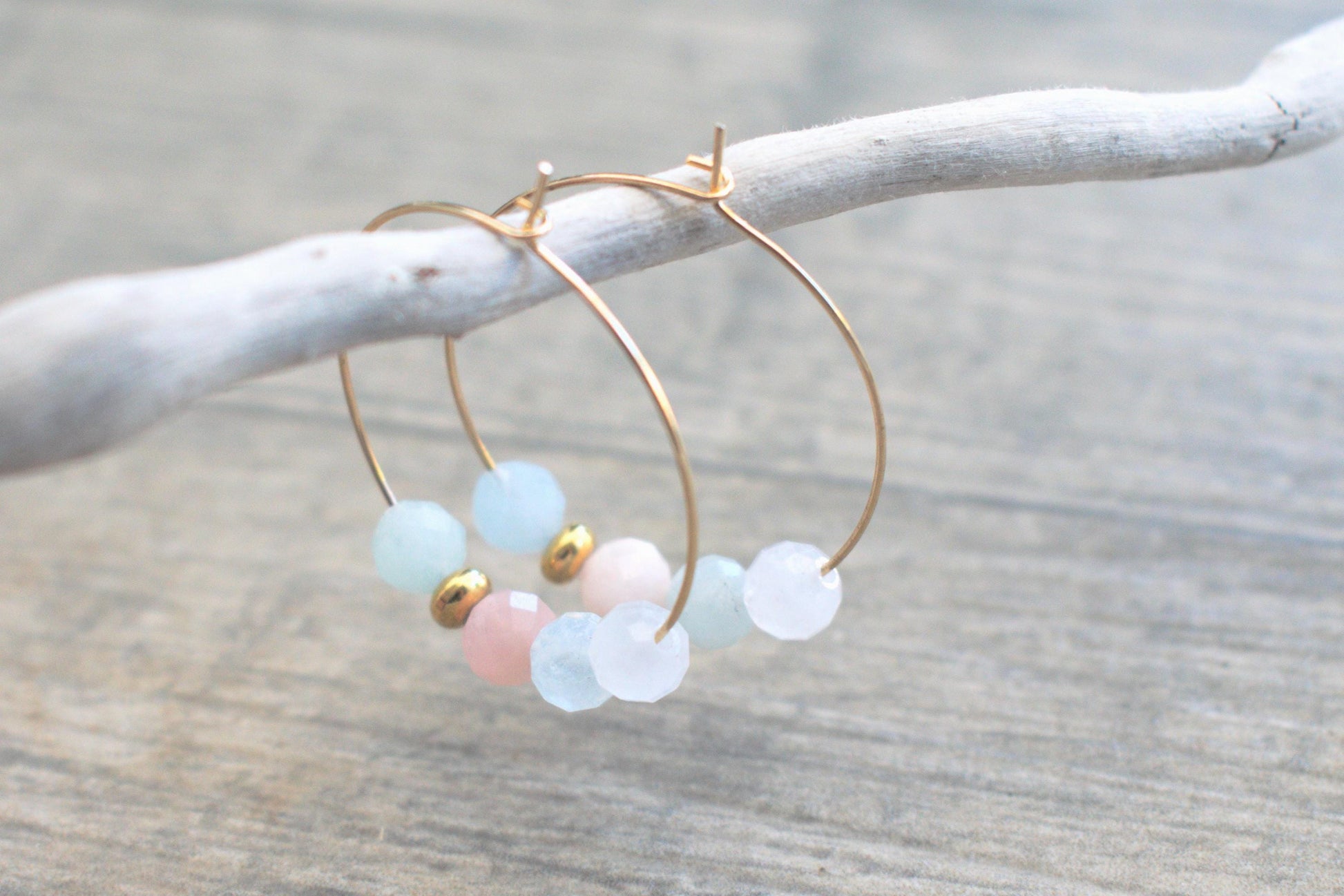 Creolen mit Morganit Perlen, Edelstein Creolen, hängende Ohrringe mit Edelstein