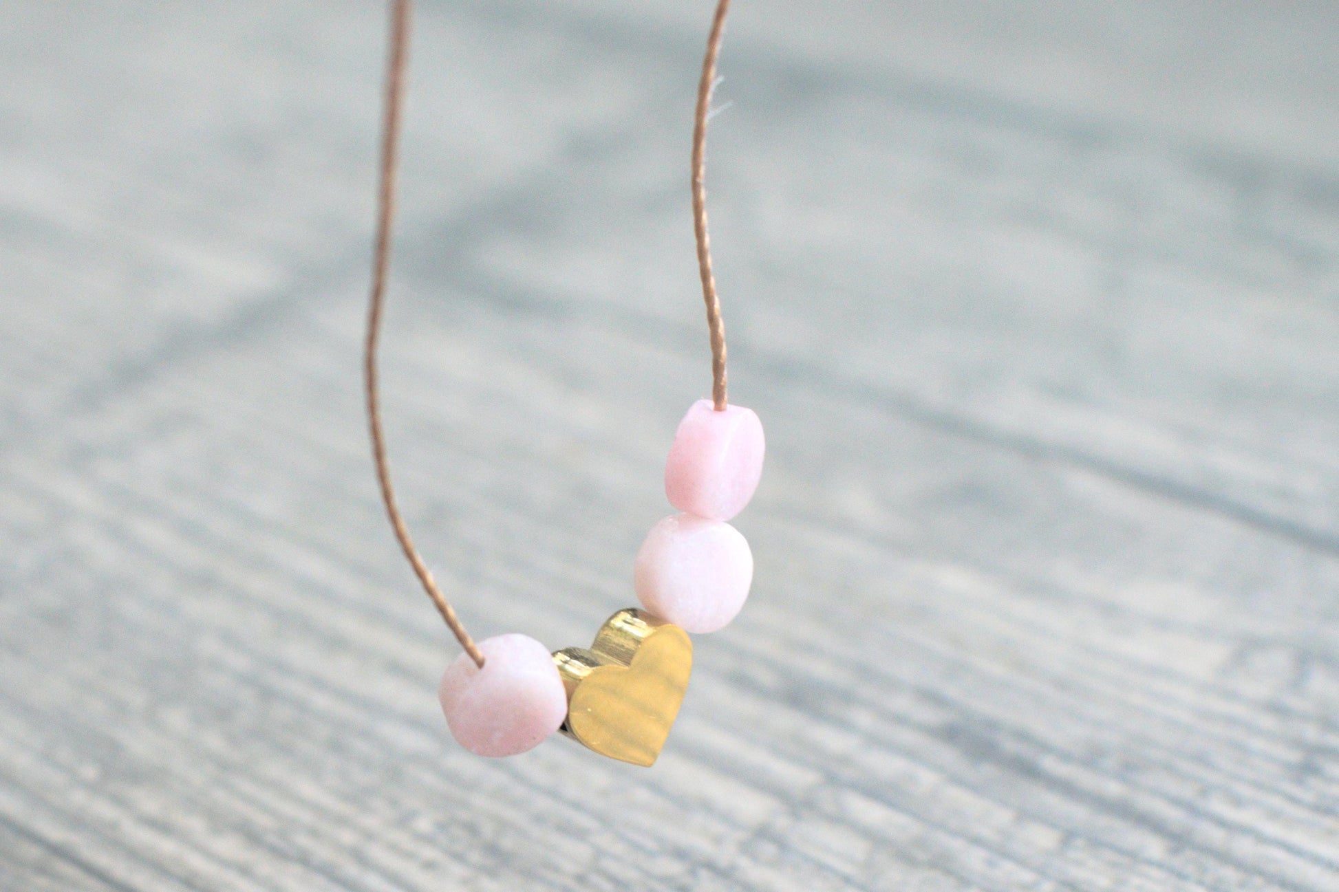 Halskette mit rosa Opalen, Halskette mit Herz Damen, echte Opal Kette