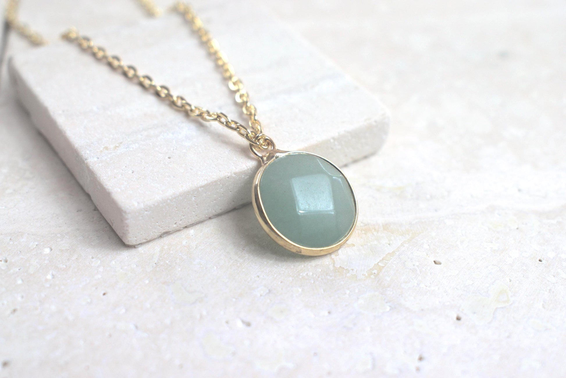 Goldene Kette mit Aventurin, Edelsteinschmuck, Aventurin Schmuck, Kette mit Edelstein, Damenkette mit Aventurin